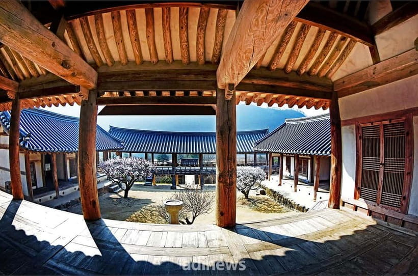 Andong: UNESCO Sites, Mask Dance, and Secret Garden & Bridge - Byeongsan Seowon and the world of Joseon learning