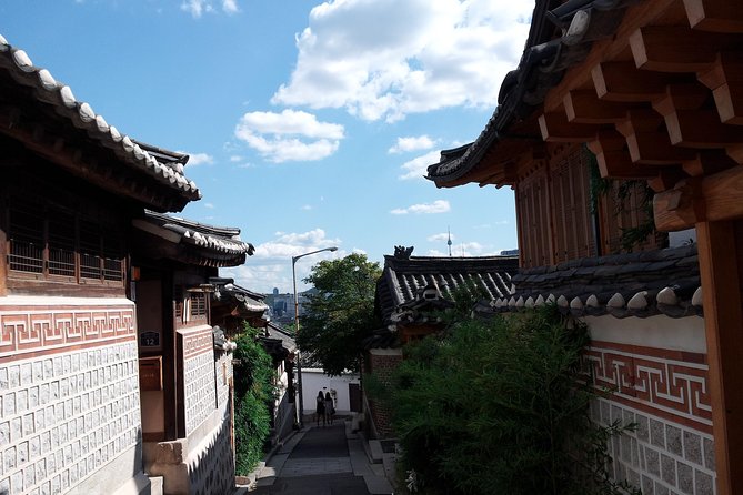 Best Walking Tour to Gyeongbok Palace Bukchon Hanok Village - Why this is a smart first look at Seoul
