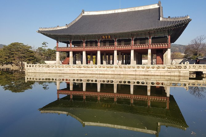 Best Walking Tour to Gyeongbok Palace Bukchon Hanok Village - Walking from the palace to Bukchon Hanok Village