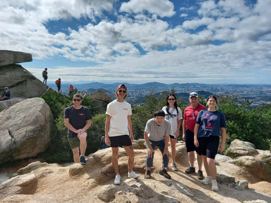 Bukhansan mountain hiking tour - 6 hours - Bibong Peak and Samobawi Rock
