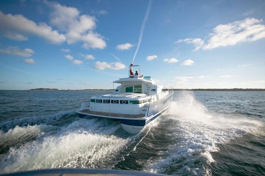 Busan: Group Sightseeing Yacht Cruise with Snacks and Drinks - Daytime sailing or an evening cruise