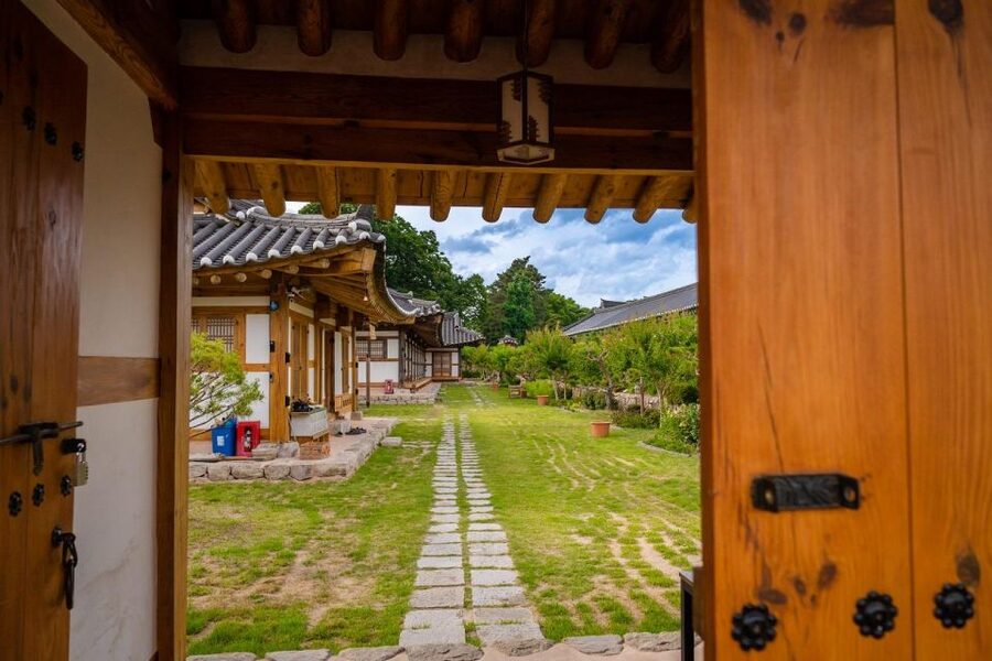 Busan: Gyeongju Guided Day Trip to Three Kingdoms Capital - Key points to know before booking