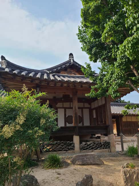 Busan: Gyeongju UNESCO Legacy Tour with National Museum - Lunch in Gyeongju, with the bill paid separately