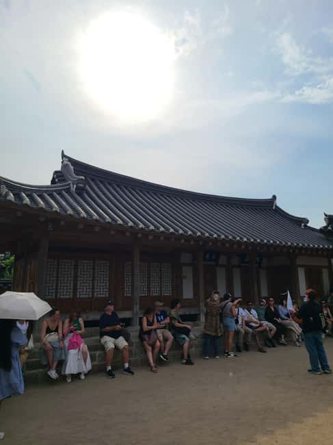 Busan: Gyeongju UNESCO Legacy Tour with National Museum - The guides and the small-group experience