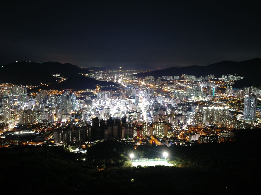 Busan: Night Viewpoints with Evening Cruise w/ Fireworks - Comfort on the boat, including one odd detail