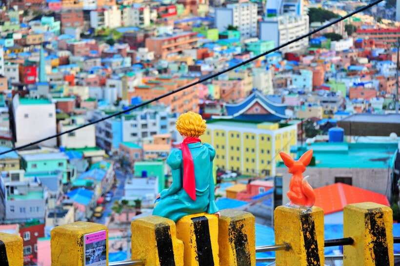 Busan's Best: Sea Temples, Yacht Tour & Sky Capsule Day Tour - Guides, languages, and the value of organization
