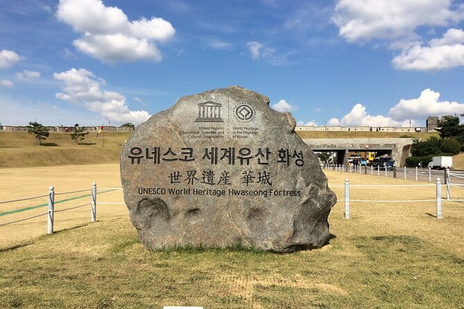 Day Tour of Suwon Hwaseong Fortress Starfield Waujeongsa Temple - Waujeongsa Temple and its giant Buddha