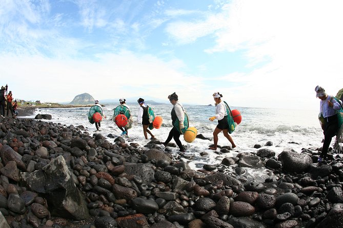 East Jeju Essentials – Seongsan Ilchulbong (UNESCO) & Haenyeo - Seongsan Ilchulbong: the day’s main climb