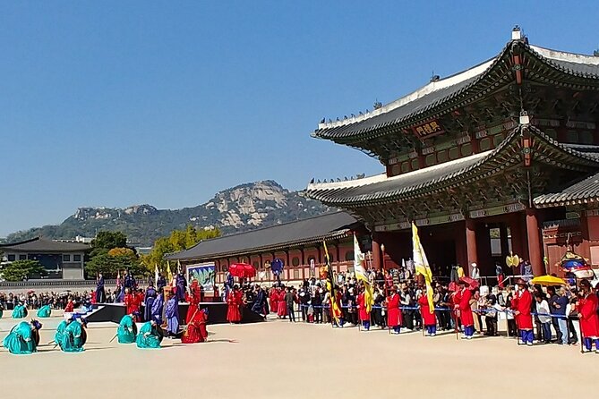 Free style private Tour(Essence of Seoul city or DMZ) - Insadong for crafts, old streets, and a lunch decision