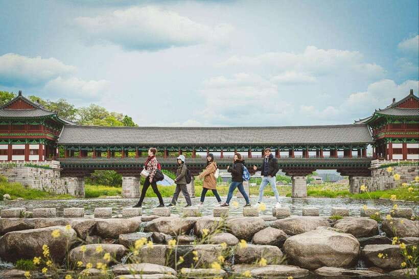From Busan: Gyeongju Full-Day Historical Tour - Hwangridan-gil adds a modern local pause