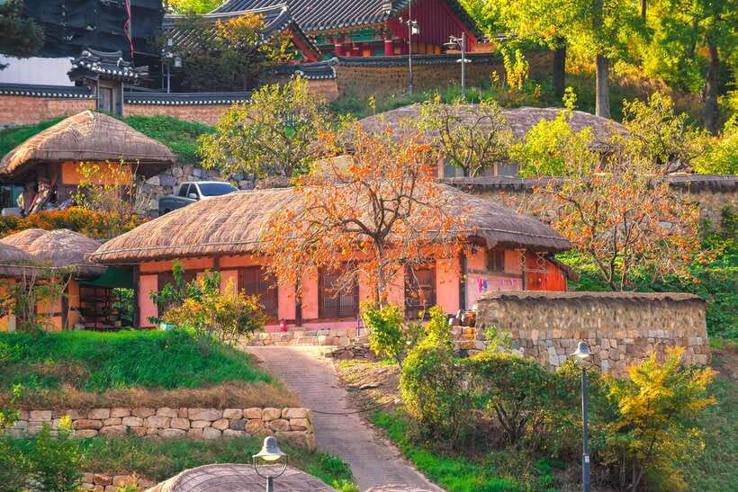 From Busan: Gyeongju UNESCO World Heritage Guided Day Tour - Bulguksa Temple and its raised stone terraces