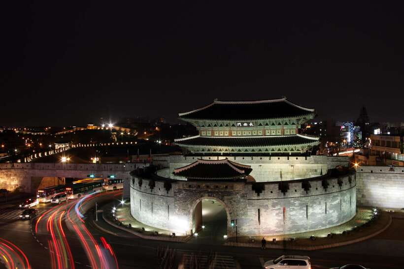 From Seoul: Suwon Hwaseong Fortress Night Tour - What the guides add to the experience
