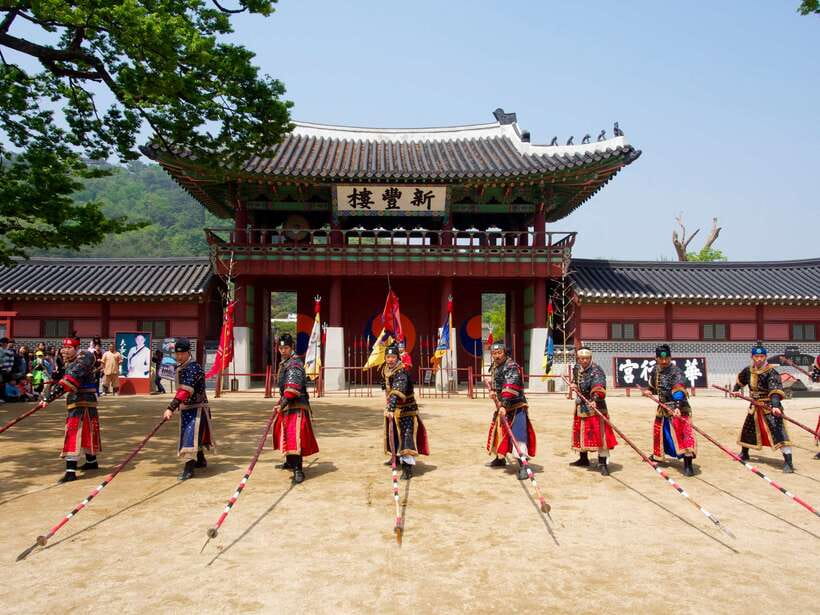 From Seoul: Suwon Hwaseong Fortress Tour - Why Suwon Hwaseong makes a better day trip than a quick palace stop