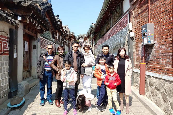 Full-day Customizable Private Seoul Highlight Tour - Myeongdong shopping and street food