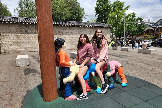 Full Day- Essential Seoul City Tour & Gourmet Tour(including Lunch and Dinner) - Bukchon shows Seoul’s older residential side