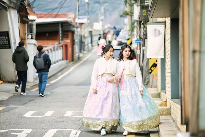 Gyeongbokgung Palace Hanbok Rental Experience in Seoul - The self-studio and extra-cost options