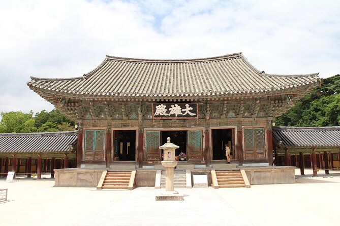 Gyeongju UNESCO sites Private tour with licensed tour guide - Daereungwon and the royal tombs