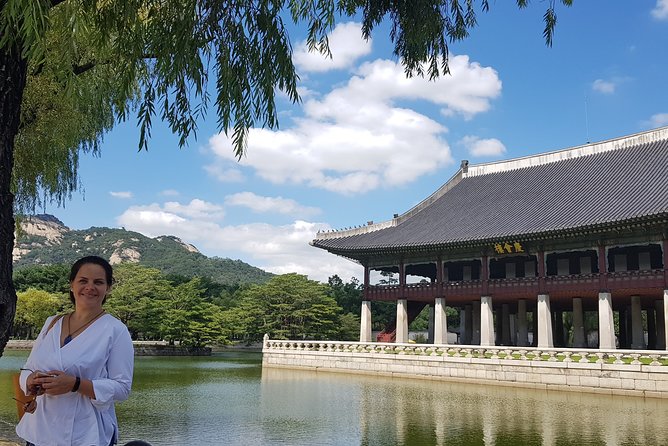 Half day Morning Seoul City Tour(Temple & Gyeongbok Palace) - Gwanghwamun Square and the palace guards