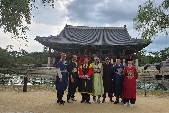Half day Morning Seoul City Tour(Temple & Gyeongbok Palace) - Why the guide can make or break the morning