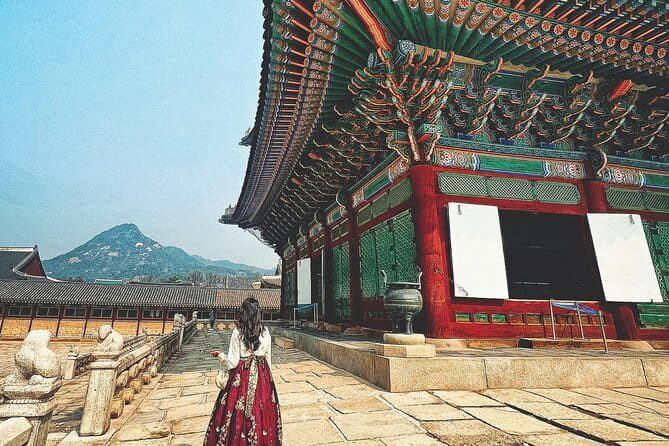 Hanbok Photoshoot and History Tour at Gyeongbokgung Palace - Inside Gyeongbokgung, history keeps the photos from feeling empty
