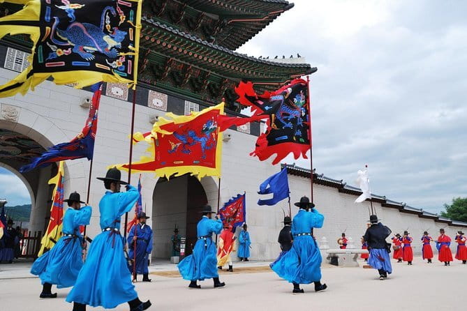Hanbok Photoshoot and History Tour at Gyeongbokgung Palace - Tuesday changes the palace and the feel of the day