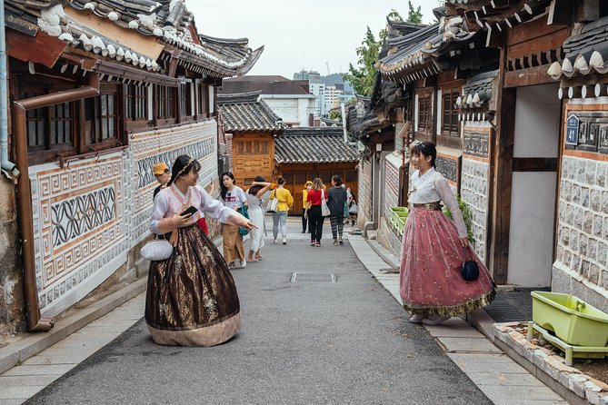 Highlights & Hidden Gems With Locals: Best of Seoul Private Walking Tour - Who should book this private Seoul experience?