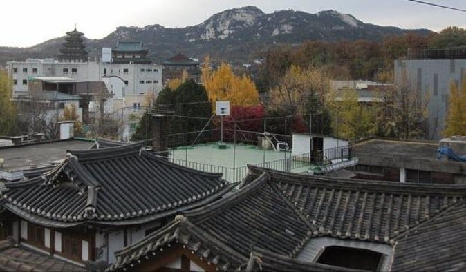 Highlights & Hidden Gems With Locals: Best of Seoul Private Walking Tour - Starting with snacks at Gwangjang Market
