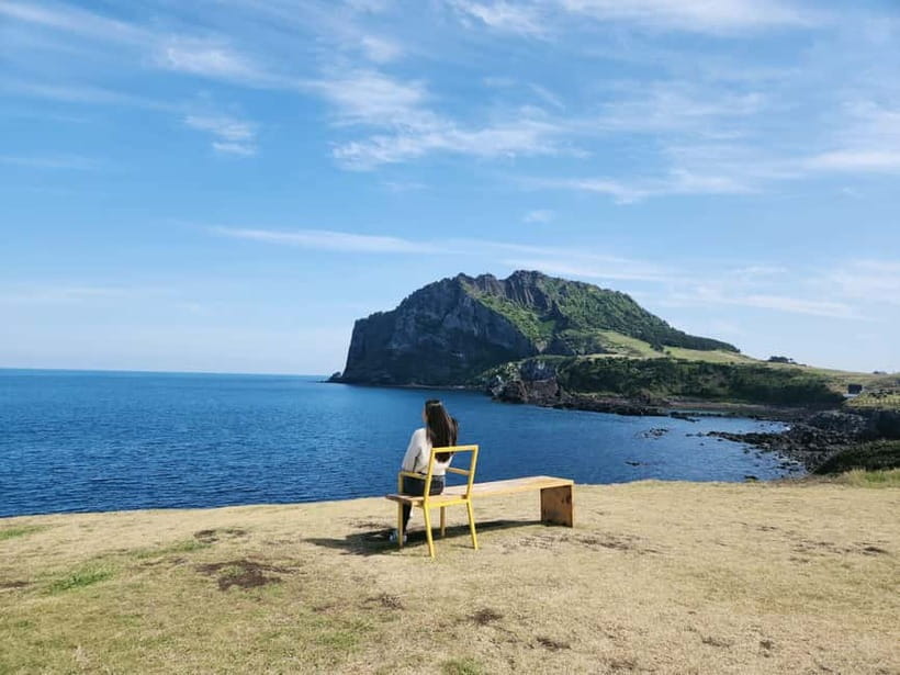 Jeju East: Cherry Blossom Early Bird Tour with Hotel Pickup - Why this nine-hour route works for spring