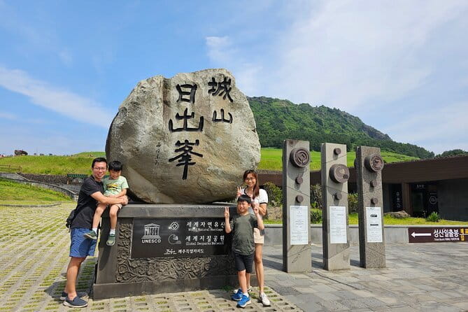 Jeju Eastern Cultural Exploration Day Tour - The 2:00pm haenyeo performance puts culture in front of you
