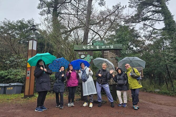 Jeju Eastern Cultural Exploration Day Tour - Seongeup Folk Village brings the day back to island life