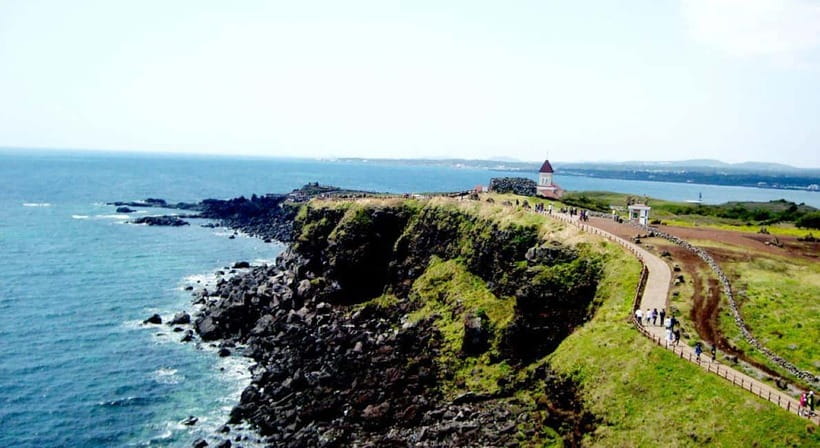 Jeju: Eastern UNESCO and Must-See Spots Tour - What the guides add to the long day