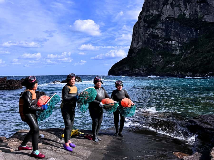 Jeju: Eastern UNESCO Join in Tour (Seongsan, Haenyeo) - Hamdeok Beach and Jeju’s haenyeo tradition