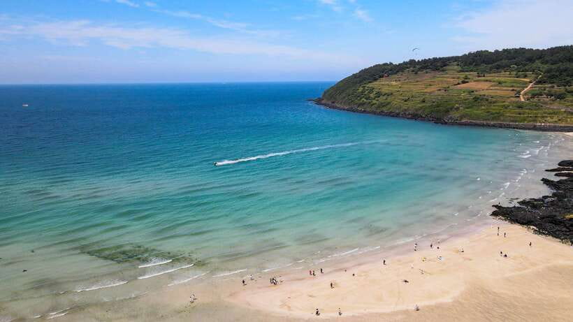 Jeju: Eastern UNESCO Sites Tour with Haenyeo Show - Seopjikoji: open coast and familiar K-drama scenery
