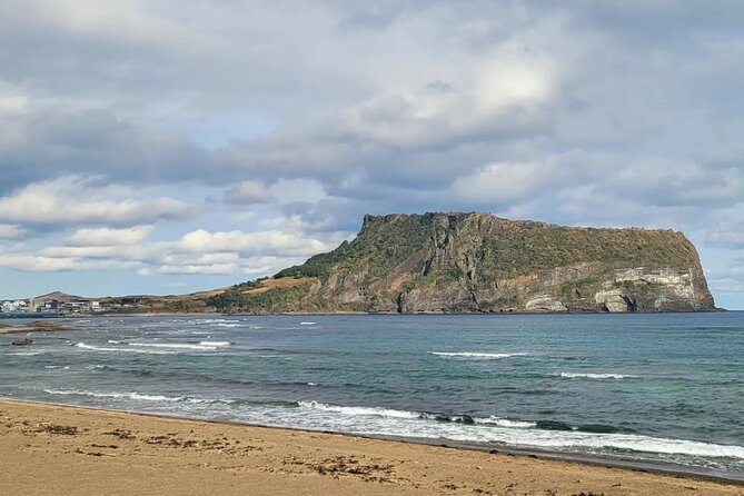 Jeju English Private Taxi Tour(1day, 2days, 3days & 1 to 12pax) - Why a private car makes sense on Jeju