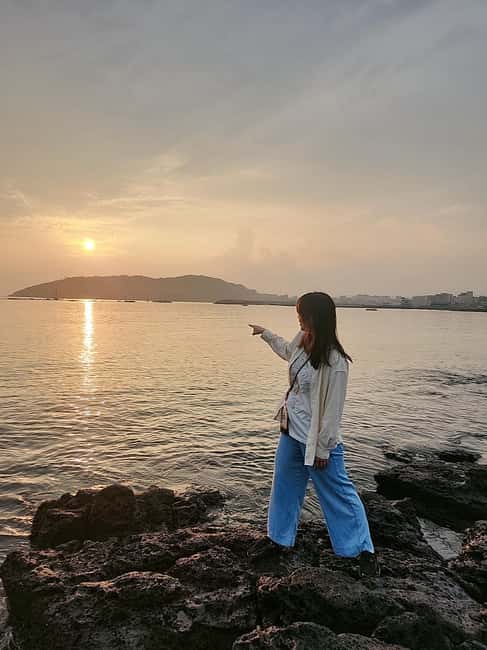 Jeju Island: Sunrise Guided Tour with Hotel Pickup - What Seopjikoji adds to the experience