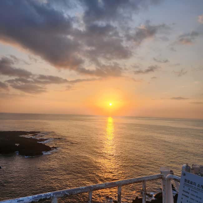 Jeju Island: Sunrise Guided Tour with Hotel Pickup - Choosing the jjimjilbang drop-off