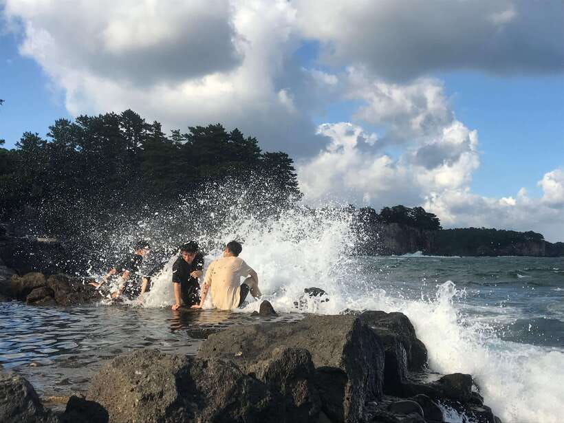 Jeju Island: Van Tour with a Guide Who Most Loves Jeju - Seongeup Folk Village keeps Jeju lived in