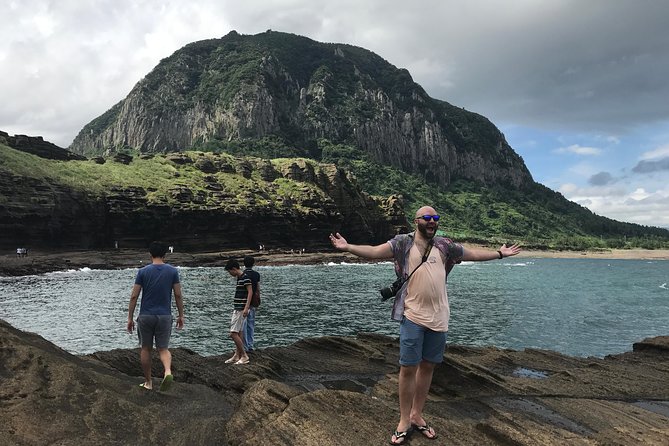 Jeju island: Van tour with a guide who the most loves JEJU - Why the $279 group price can work