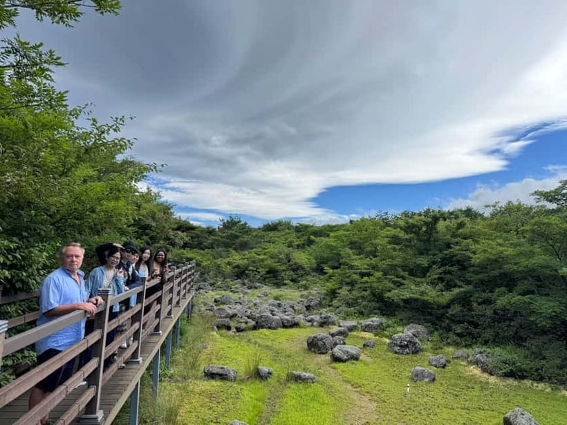 Jeju: Popular Sightseeing Private Car Charter Tour - What the guide adds to the day