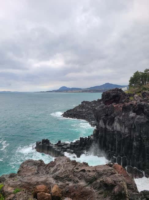 Jeju: Southern Top UNESCO Spots Bus Tour - O’sulloc Tea Museum and green tea fields