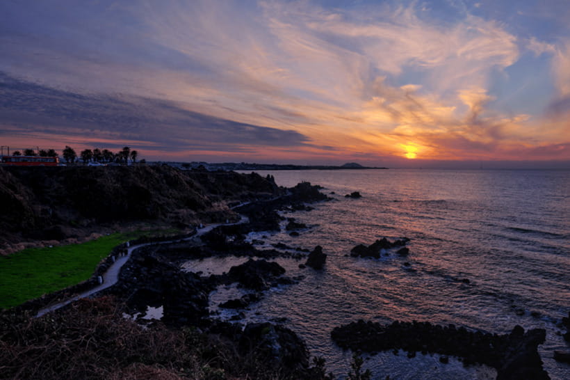 Jeju: Sunset Tour Olle Trail Walking Tour with Hotel Pickup - Gwakji Beach and the first coastal views