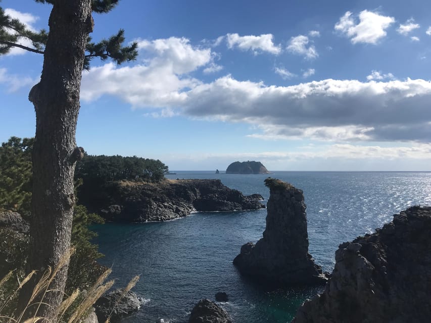 Jeju: West of Jeju Island Bus Tour from Seogwipo City - Hyeopjae and Geumneung: the best beach pause