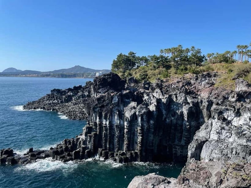 Jeju: Western and Southern Sightseeing Day Tour - Lunch near Songaksan