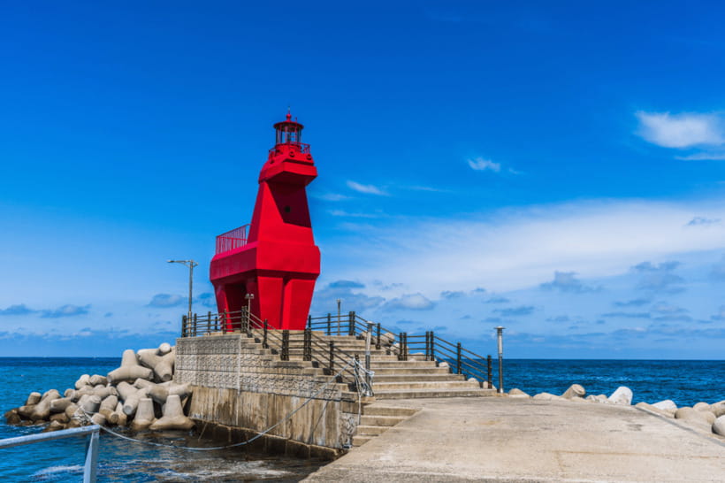 Jeju: Western Jeju K-Drama Spots Tour with Hotel Pickup - What the guide adds to the day