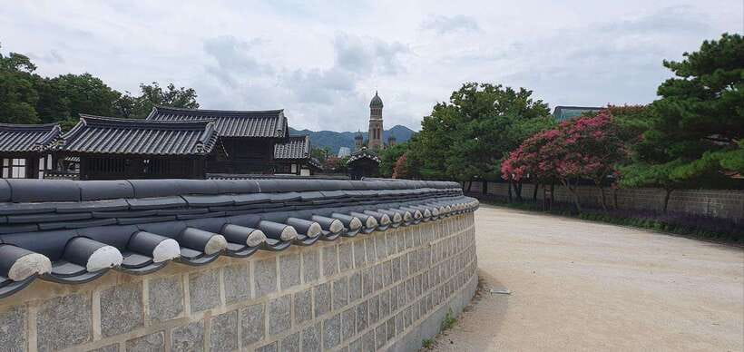 Jeonju: Essence of Jeonju, Hanok Village & Maisan Mountain - Walking Maisan Mountain and reaching Tapsa Temple