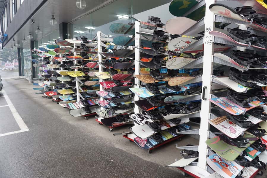 Jisan Forest Resort: Ski Full-Day Tour or Shuttle from Seoul - Getting fitted for equipment at Jisan