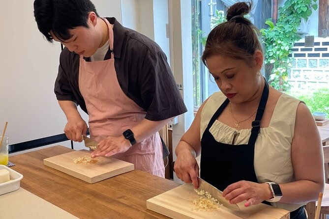 Kimchi class with Chef Hakyung near Gyeongbokgung place - A Seoul cooking class built around one essential dish