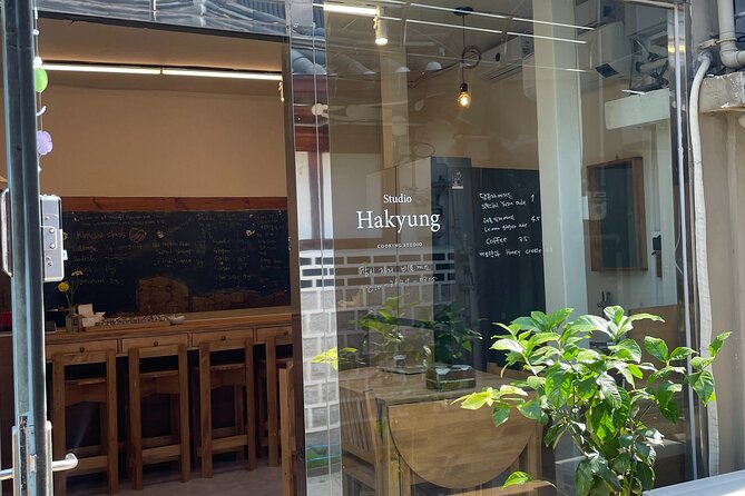 Kimchi class with Chef Hakyung near Gyeongbokgung place - Gyeongbokgung Palace as your nearby anchor