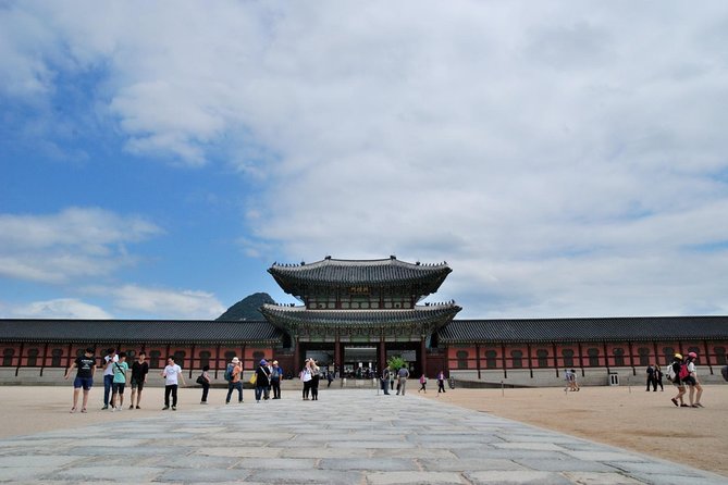 Korean Palace and Market Tour in Seoul Including Insadong and Gyeongbokgung Palace - Namdaemun Market and the final shopping stop
