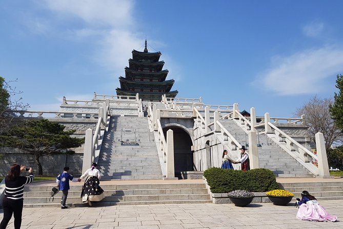 Korean Palace and Temple Tour in Seoul: Gyeongbokgung Palace and Jogyesa Temple - Seoul City Hall and the practical end of the morning